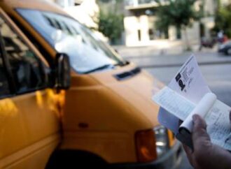 Ελεγχοι της Tροχαίας από το πρωί σε σχολικά λεωφορεία -Μοίρασαν φυλλάδια, έλεγξαν για παραβάσεις [εικόνες]