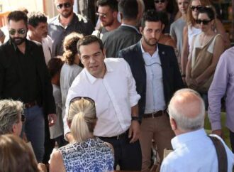 Ο Τσίπρας στο Μάτι -Με κόσμο αυτή τη φορά
