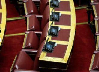 Σε προεκλογικούς ρυθμούς η κυβέρνηση -Αντιπαράθεση για Πινοσέτ και κομματικά ρουσφέτια