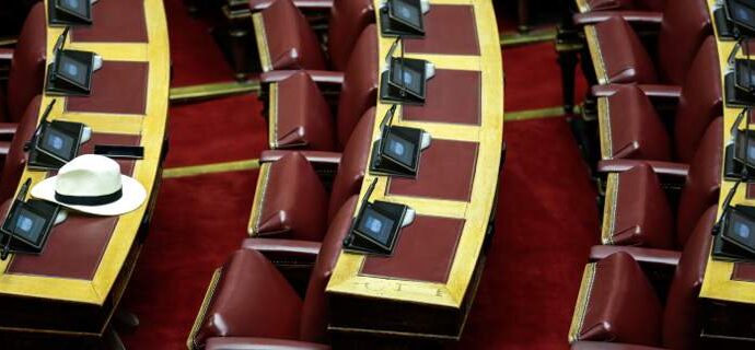 Σε προεκλογικούς ρυθμούς η κυβέρνηση -Αντιπαράθεση για Πινοσέτ και κομματικά ρουσφέτια