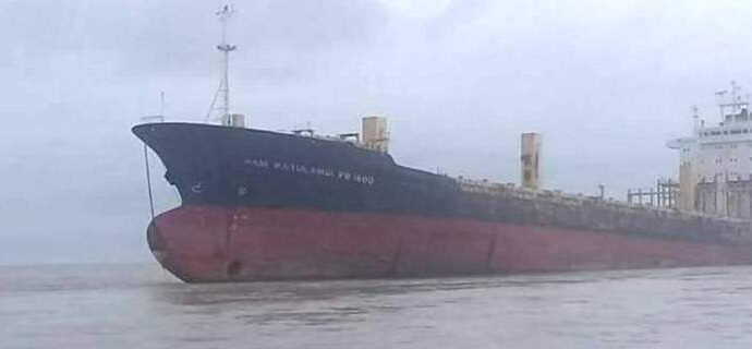Μυστήριο με το «πλοίο – φάντασμα» που ξεβράστηκε σε ακτή της Μιανμάρ