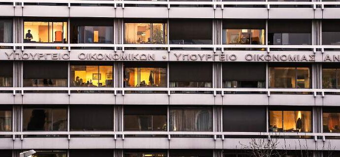 Οι Θεσμοί επέστρεψαν: Με μνημόνιο στο Χίλτον, με επιτήρηση στα υπουργεία