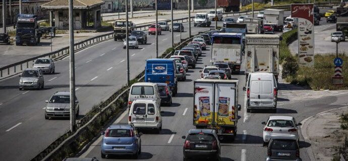 Με προβλήματα η κίνηση στην Κορίνθου-Πατρών -Διακοπή κυκλοφορίας στην επαρχιακή του Κιάτου