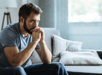 4 σημάδια ότι δεν έχει ξεπεράσει την πρώην του