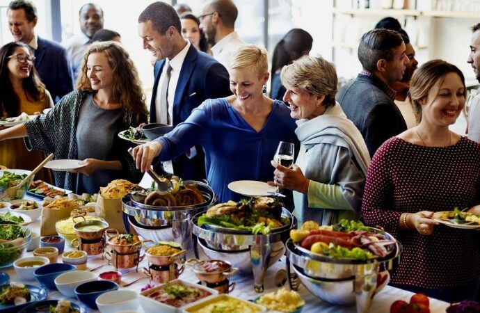 Τι δεν πρέπει  να τρως ποτέ από έναν μπουφέ