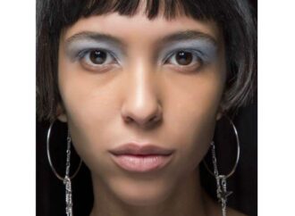 Πώς να φορέσεις μια χρωματιστή μάσκαρα