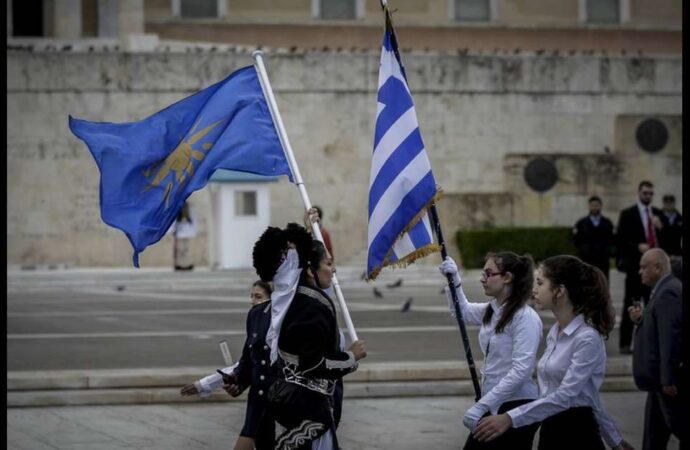 Μικροεπεισόδιο στη μαθητική παρέλαση της Αθήνας