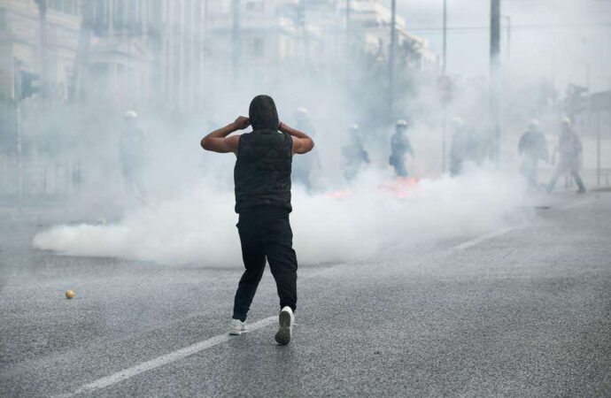 Επεισόδια έξω από το Πολυτεχνείο
