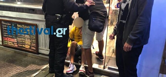 Μαχαιρώματα στη Θεσσαλονίκη: Αλγερινός δέχθηκε επίθεση από ομοεθνείς του στο κέντρο [εικόνες]