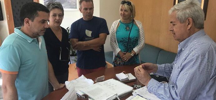 Κρήτη: Τουρίστες βρήκαν αρχαίο αντικείμενο και το παρέδωσαν στον Δήμαρχο [εικόνα]