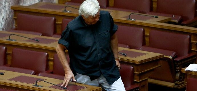 Ο Καμμμένος συγκαλεί ΚΟ -Ετοιμάζει αντάρτικο ο Παπαχριστόπουλος, δεν θα παραδώσει την έδρα