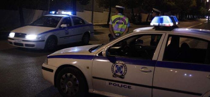 Αγνωστοι έκαψαν 2 μοτοσυκλέτες στον λόφο του Στρέφη -Εξετάζεται αν ανήκουν στους ληστές του κοσμηματοπωλείου