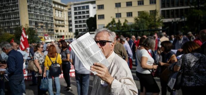 Δικαστήριο δικαίωσε συνταξιούχο: Του επιστρέφονται 11.184 ευρώ από κομμένα δώρα και μειώσεις