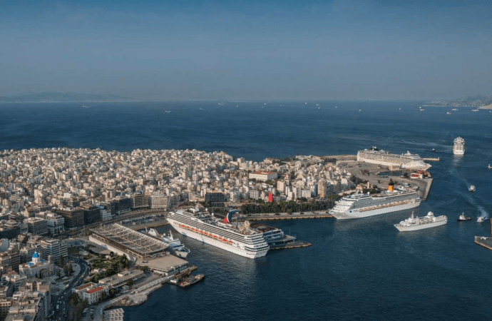 Bloomberg: Ο Πειραιάς τείνει να γίνει το νούμερο ένα λιμάνι της Μεσογείου και της Ευρώπης