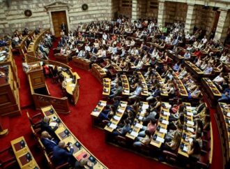 Βουλή: Αντιπαράθεση κυβέρνησης-Ν.Δ. για τον νόμο Παρασκευόπουλου