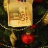 Σπάει τον… κουμπαρά ο Τσίπρας: Ποιοι θα πάρουν τα δώρα Χριστουγέννων που ετοιμάζει η κυβέρνηση
