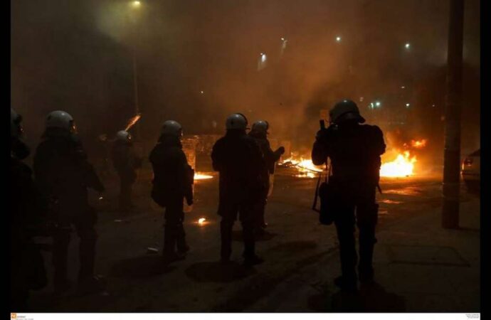 Επέτειος Γρηγορόπουλου: Μολότοφ, χημικά και φωτιά σε εργοτάξιο του μετρό Θεσσαλονίκης