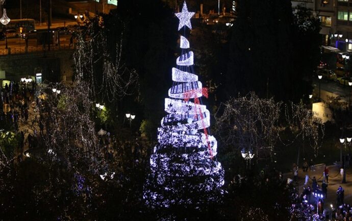 Ανάβει την Τρίτη το δέντρο στο Σύνταγμα