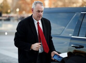 Εκτός κυβέρνησης Τραμπ ο υπουργός Εσωτερικών