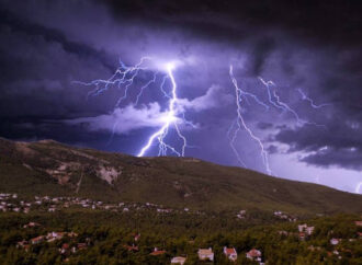 Καιρός: Ξεκίνησε η κακοκαιρία – Έκτακτες οδηγίες από την Πολιτική Προστασία