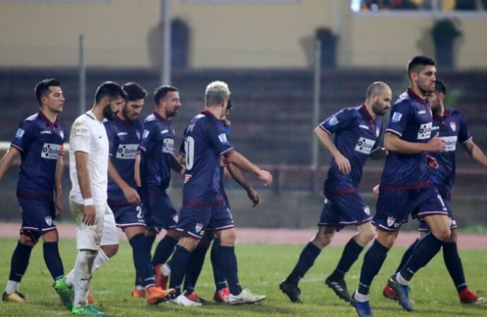 Κύπελλο Ελλάδας: Το «βυσσινί» αλογάκι της Λάρισας χτύπησε 4 φορές