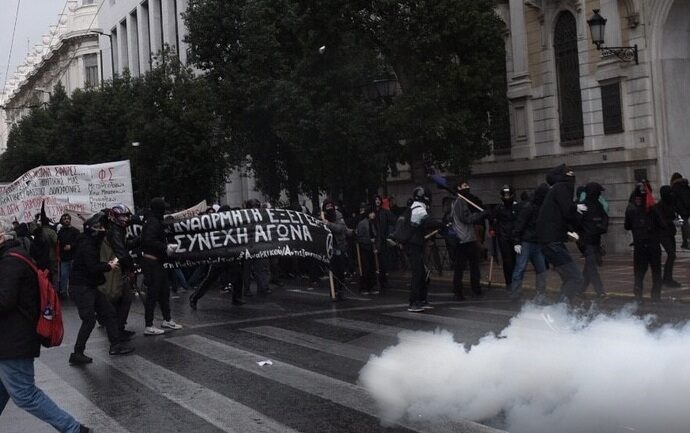 Στις 24 ανήλθαν οι προσαγωγές από τα επεισόδια στην Πλ. Κλαυθμώνος