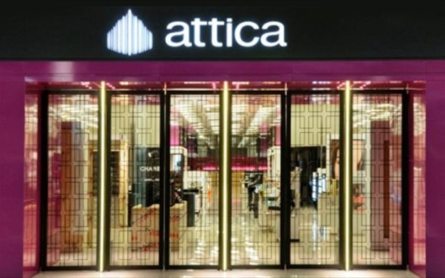 Τρεις μνηστήρες φλερτάρουν τα Attica πολυκαταστήματα