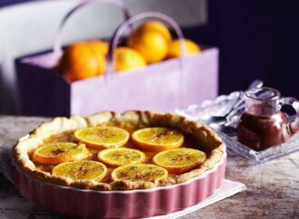 Τάρτα με μαρμελάδα πορτοκάλι και σάλτσα σοκολάτας