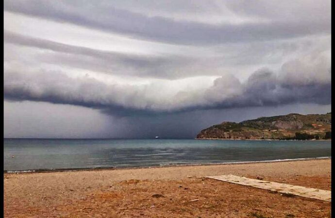 Καιρός: Σαρώνει τη χώρα η κακοκαιρία – Κρύο, καταιγίδες και θυελλώδεις άνεμοι
