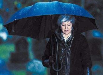 The Telegraph: Μέι, παραιτήσου