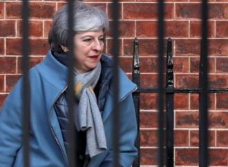 Brexit: Υπό ασφυκτική πίεση για συμβιβασμό η Μέι