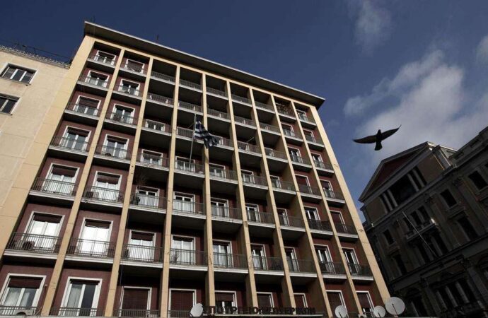 «Παραθυράκια» για προσλήψεις στο ν/σ του ΥΠΕΣ
