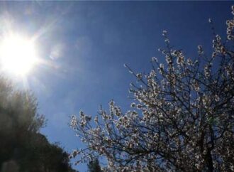 Καλλιάνος: Επιστρέφει η άνοιξη – Πενθήμερο με ήλιο και 24 βαθμούς Κελσίου