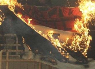 Παναθηναϊκός – Ολυμπιακός: Νέα διακοπή, επεισόδια έξω από το ΟΑΚΑ και δακρυγόνα