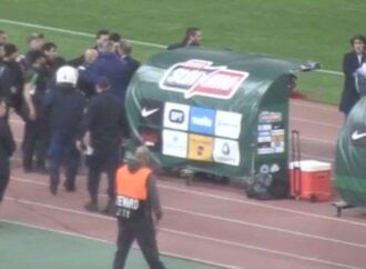 Το νέο VIDEO με την επίθεση στον πάγκο του Ολυμπιακού