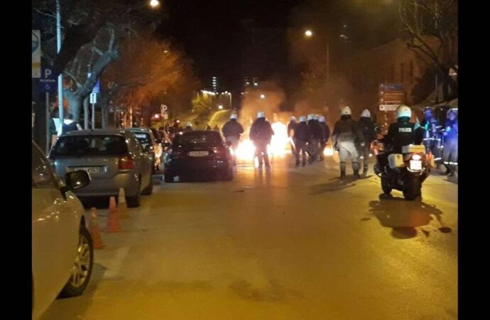 Θεσσαλονίκη: Επεισόδια, μολότοφ κατά των ΜΑΤ και χημικά τη νύχτα