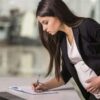 Τα «πάνδεινα» περνούν οι εργαζόμενες Ελληνίδες που θέλουν να γίνουν μητέρες