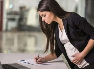 Τα «πάνδεινα» περνούν οι εργαζόμενες Ελληνίδες που θέλουν να γίνουν μητέρες