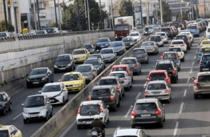 Καραμπόλα 4 οχημάτων στην Αττική Οδό – Μεγάλες καθυστερήσεις