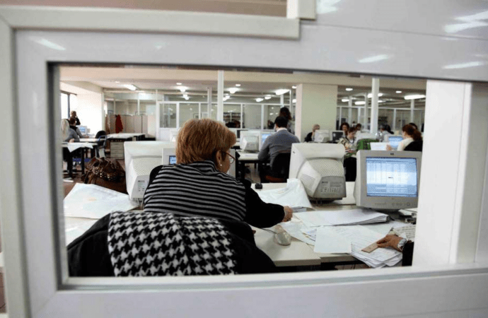 Παράθυρο για αναδρομικά στους δημοσίους υπαλλήλους