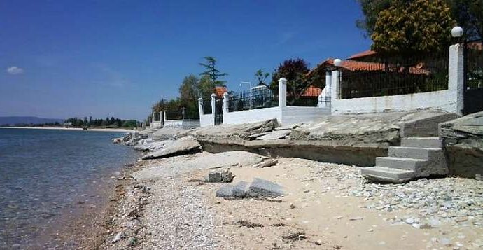 Έτσι “τακτοποιούνται” τα αυθαίρετα στον Αιγιαλό