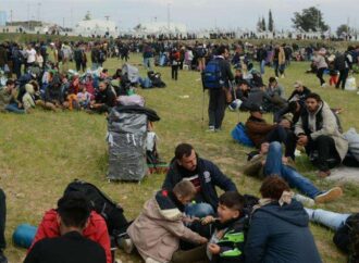 Αμετακίνητο το καραβάνι των προσφύγων στα Διαβατά