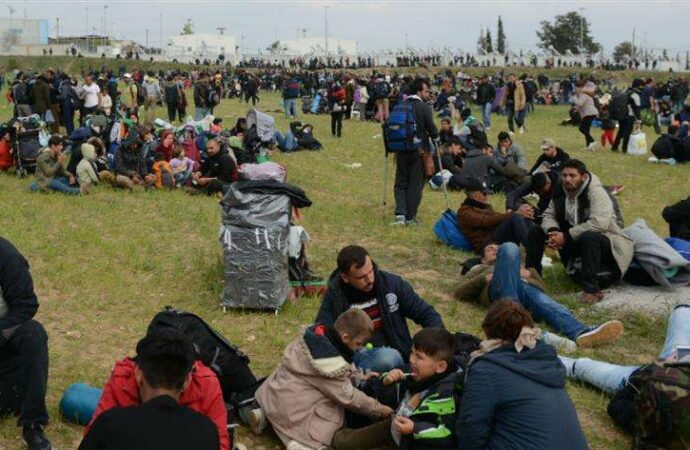 Αμετακίνητο το καραβάνι των προσφύγων στα Διαβατά