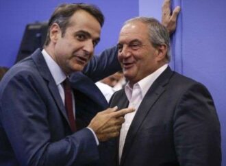 Ο Μητσοτάκης, το ΚΙΝΑΛ και οι καραμανλικοί