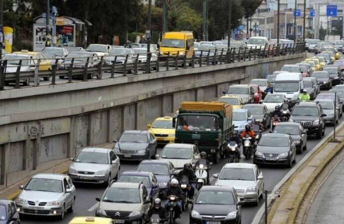 Προβλήματα στην Εθνική Οδό λόγω τροχαίου στο ΣΕΦ
