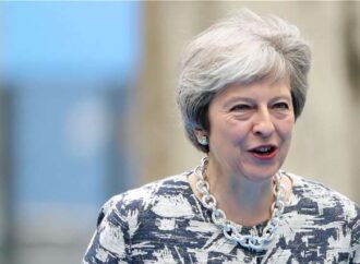 Στις Βρυξέλλες η Μέι για το Brexit: Θα δεχτεί πιέσεις για παραμονή της χώρας στο μπλοκ έως το 2020
