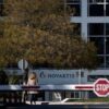 Novartis: Ο μάρτυρας “κλειδί” με τις στενές σχέσεις και τις παρασκηνιακές γνώσεις