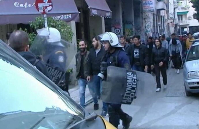 Εξάρχεια: Εικόνες και μαρτυρίες στο Newsbomb.gr από τη μεγάλη αστυνομική επιχείρηση