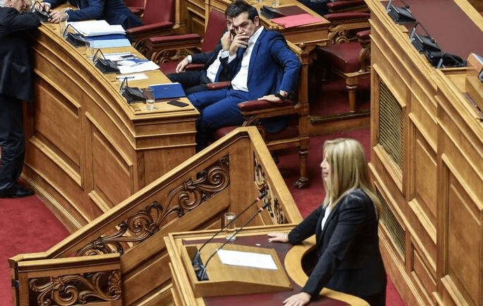 ΚΙΝΑΛ για δάνεια των κομμάτων: Θα πληρώνουμε μια ζωή αν χρειαστεί – ΣΥΡΙΖΑ: Εξοργιστική απάντηση