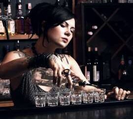 Συμβουλές από μία barwoman για το πώς να ρίξεις μια barwoman